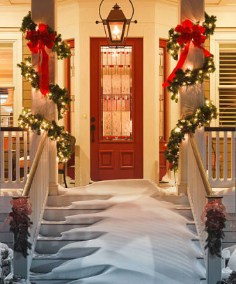 Gallery Image holiday-lights__FillWzMzOSw0MDhd.jpg