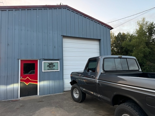 Gallery Image Joeys%20garage%20w%20truck.jpg