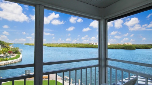 Gallery Image gulf%20and%20bay.jpg