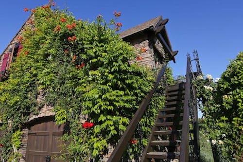 Gallery Image Cottage%20Apt%20stairs%20entrance.jpg