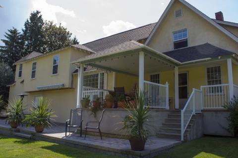 Gallery Image Genelle%20House%20BandB-1.jpg Gallery Image Genelle%20House%20BandB-1.jpg