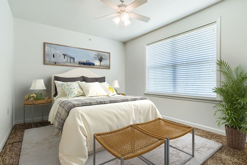 Gallery Image virtually%20staged%20bedroom%20201102512535845614520110251253584811452_090925-030558.jpg