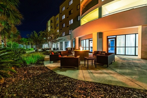Gallery Image cy-gptbn-courtyard-fire-pit-48788_Classic-Hor.jpg