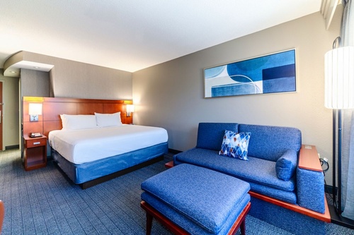 Gallery Image cy-gptbn-gptbn-guestroom-0015-20711_Classic-Hor.jpg