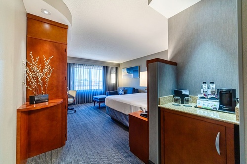 Gallery Image cy-gptbn-guest-room-33214_Classic-Hor.jpg