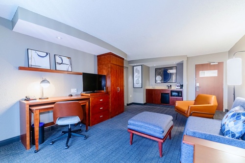 Gallery Image cy-gptbn-king-suite--38743-43511_Classic-Hor.jpg