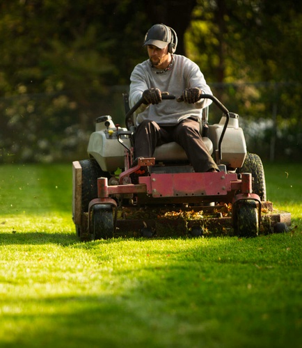 Gallery Image lawn-care-insurance_768x886.jpg