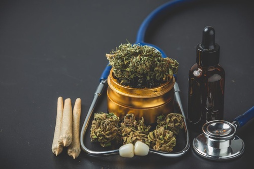Gallery Image medical-marijuana-close-up-cannabis-buds-joints-1024x683.jpg