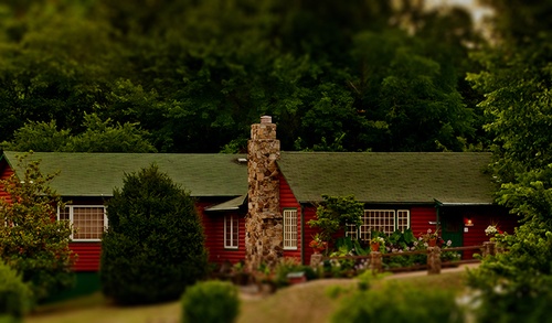 Gallery Image gaskins-cabin-exterior-dark.jpg