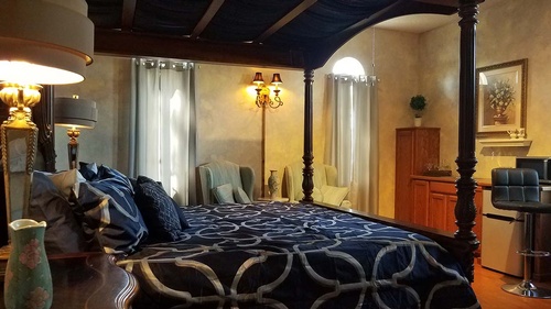 Gallery Image Tuscan-Manor-Luxury-Suites-Slider.jpg