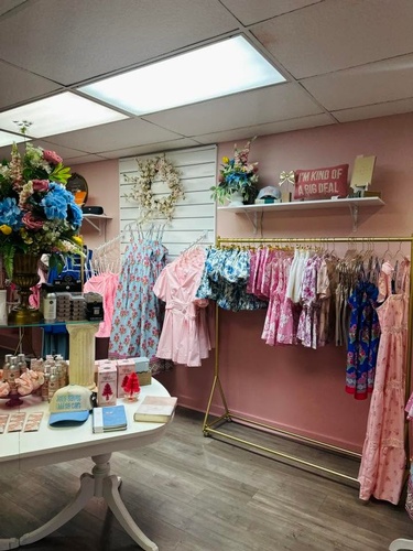 Gallery Image EG%20Boutique%20Photo%20-%20Storefront%2013.jpg