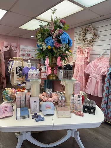 Gallery Image EG%20Boutique%20Photo%20-%20Storefront%2017.jpg