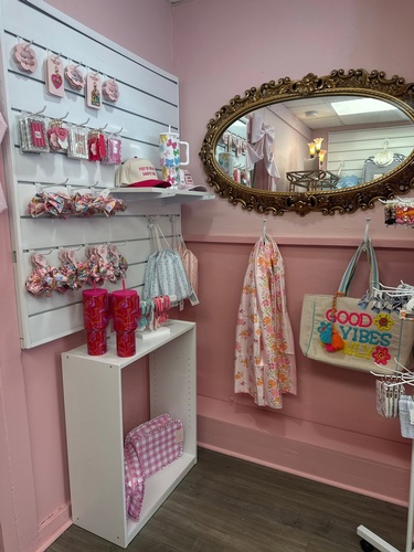 Gallery Image EG%20Boutique%20Photo%20-%20Storefront%2018.jpg