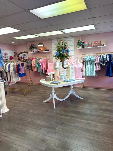 Gallery Image EG%20Boutique%20Photo%20-%20Storefront%207.jpg