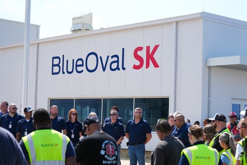 Gallery Image blueoval%203.jpg