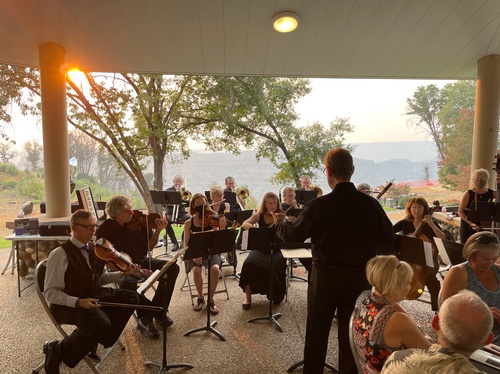 Gallery Image PSO%20-%20Music%20Under%20the%20Stars%20picture%20of%20orchestra%20performing.JPG