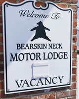 Bearskin Neck Motor Lodge