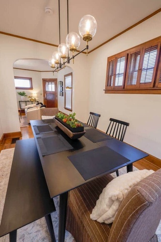 Gallery Image dining%20room.jpg