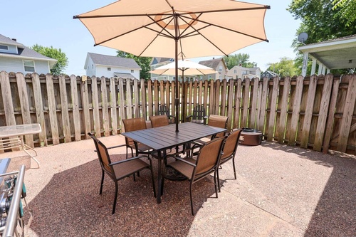 Gallery Image patio.jpg