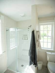 Gallery Image bathroom.jpg