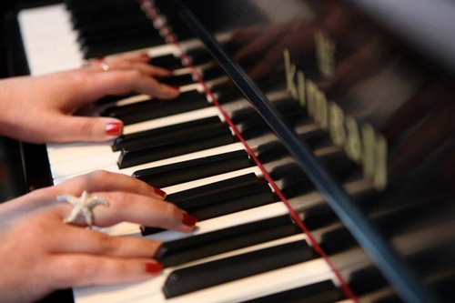 Gallery Image Piano.jpg Gallery Image Piano.jpg