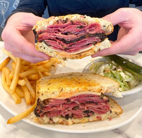 Gallery Image corned%20beef%20sandwich.jpg