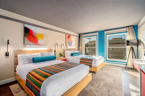 Gallery Image best_family_hotel_in_century_city_ca.2000x0.jpg