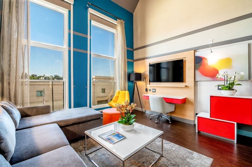 Gallery Image suites_century_city_ca.2000x0.jpg