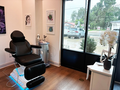 Gallery Image med-spa-room.jpg