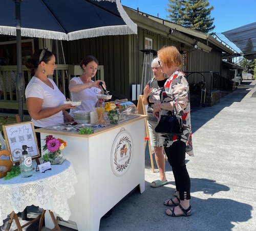 Gallery Image Cart%20and%20Customers.jpg