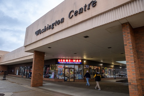 Giantman Comics - Washington Center Plaza, New Castle, PA