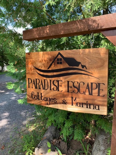 Paradise Escape Cottages & Marina 