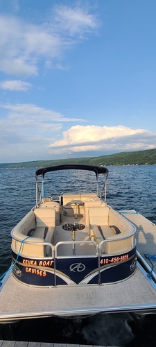 Gallery Image Keuka%20Boat%20Cruise%202_030325-121640.jpg