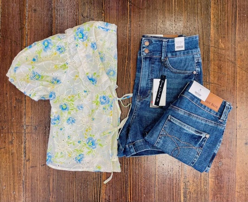 Gallery Image Simplicity%208_020426-020347.jpeg