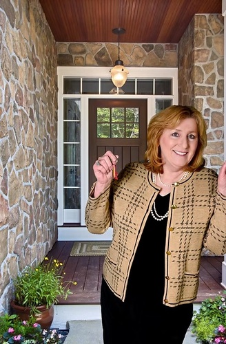 Gallery Image Mary%20Sells%20the%20Lakes.jpg