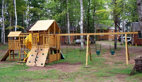 Gallery Image peninsula_pines_new_jungle_gym.jpg