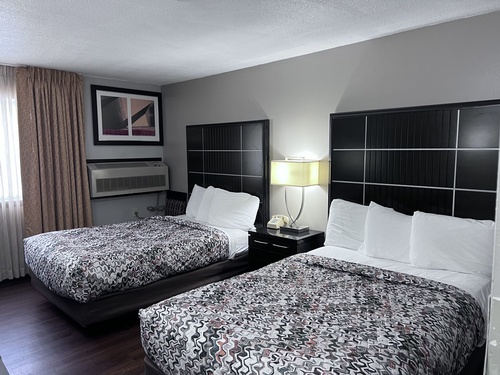 Gallery Image AmeriVu%20-%20bedroom-5-scaled.jpeg