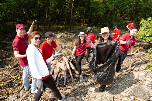 Gallery Image SEA_Giving%20back%20to%20society_%20Clean%20Up%20Local%20Forest%20in%20Thailand%201.jpg