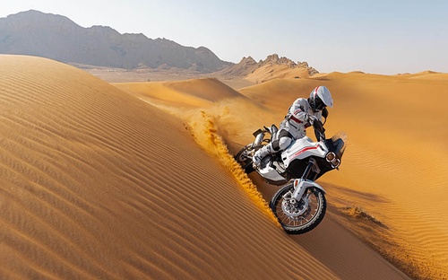 Gallery Image 8.Ducati-Desert-X-MY22-Homepage-01-Hero-Short-800x500.jpg