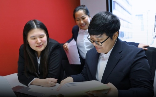 Gallery Image Siam%20Legal%20Family.jpg