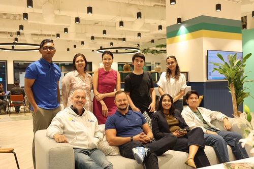 Gallery Image Canon%20EOS%20R6%205472x3648_000283.jpg