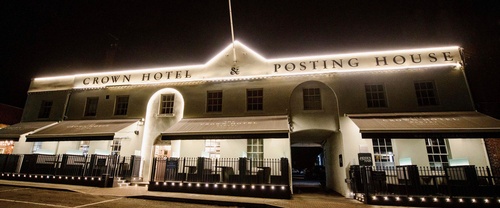 Gallery Image crown-hotel-bawtry-night.jpg