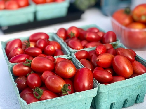 Tomatos at Pipestone Farmers Market - Photo by Erica Volkir
