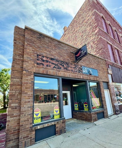 Pipestone Tobacco storefront downtown (118 W Main St) (photo by Erica Volkir)