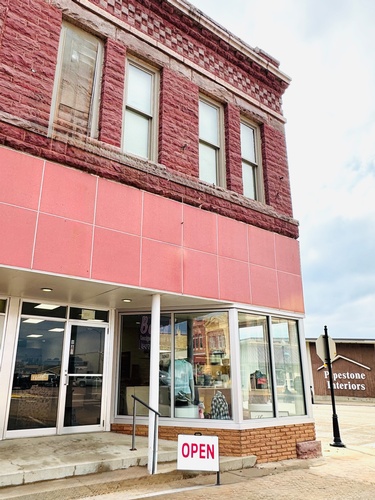 Becca's storefront in Historic Downtown Pipestone (photo by Erica Volkir)