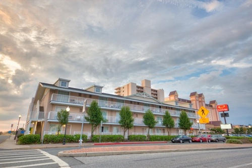Gallery Image econolodge_49th-exterior-from-street.jpg