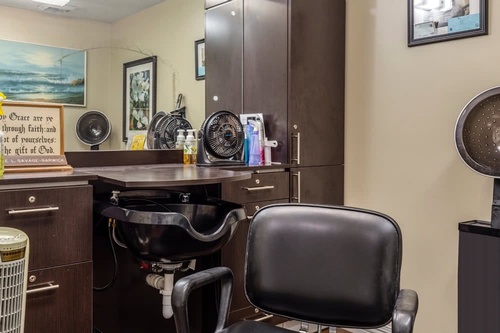 Gallery Image smithfield-large-salon.jpg