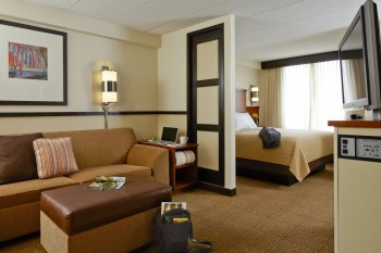 Guestroom w/ 42'' Television and Hyatt Plug Panel