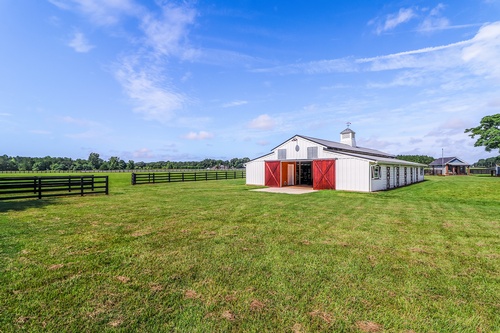 Gallery Image Iron-Horse-Barn-2.jpg