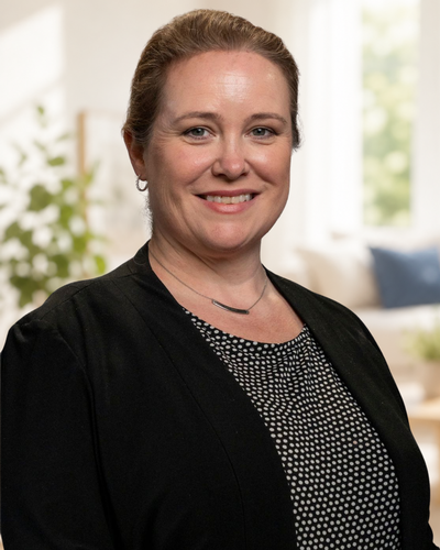 Gallery Image Headshot%20Emily%20Perry%20Bkgrd_201026-093244.png